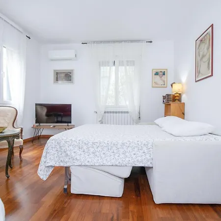 Gozzi House - Comoda Casa - Free Parking - Easy To Venice! Μέστρε