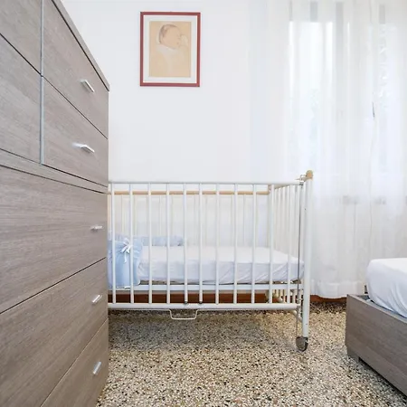 Gozzi House - Comoda Casa - Free Parking - Easy To Venice! Διαμέρισμα Μέστρε