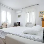 Gozzi House - Comoda Casa - Free Parking - Easy To Venice! Lägenhet *